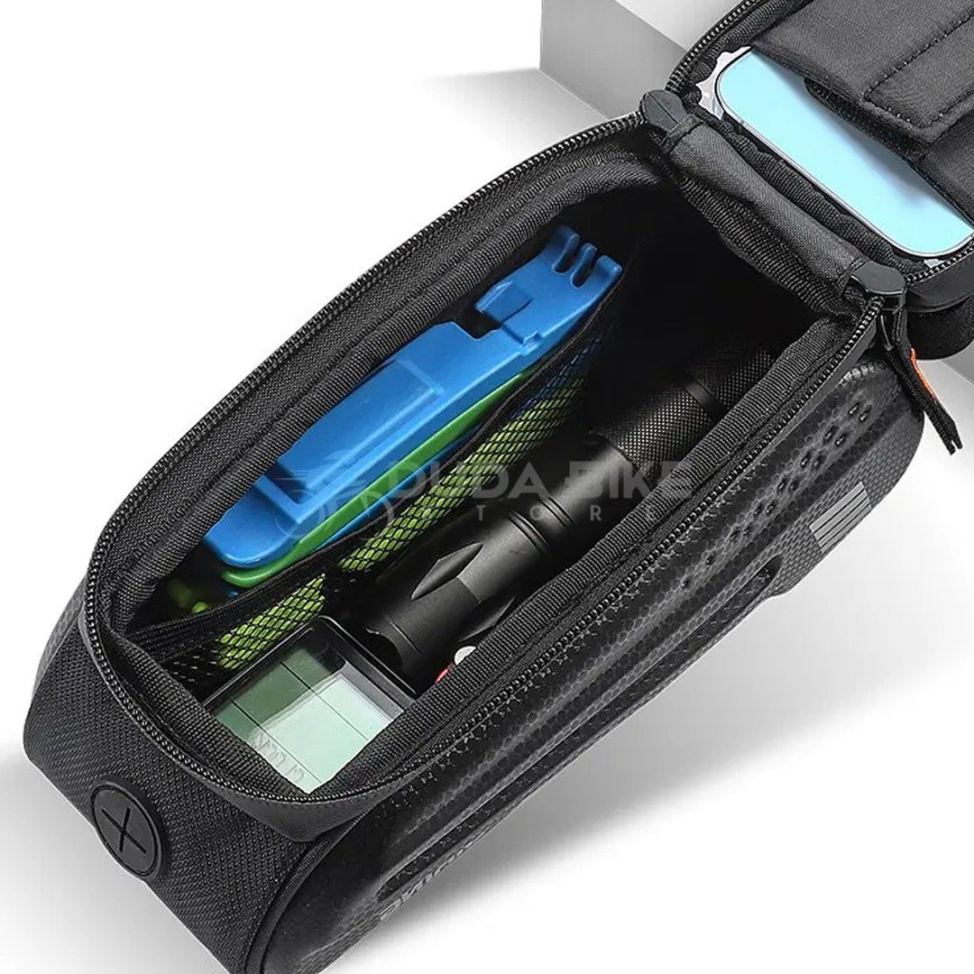 Celular, câmara, chave de pneu, multitool. Cabe.